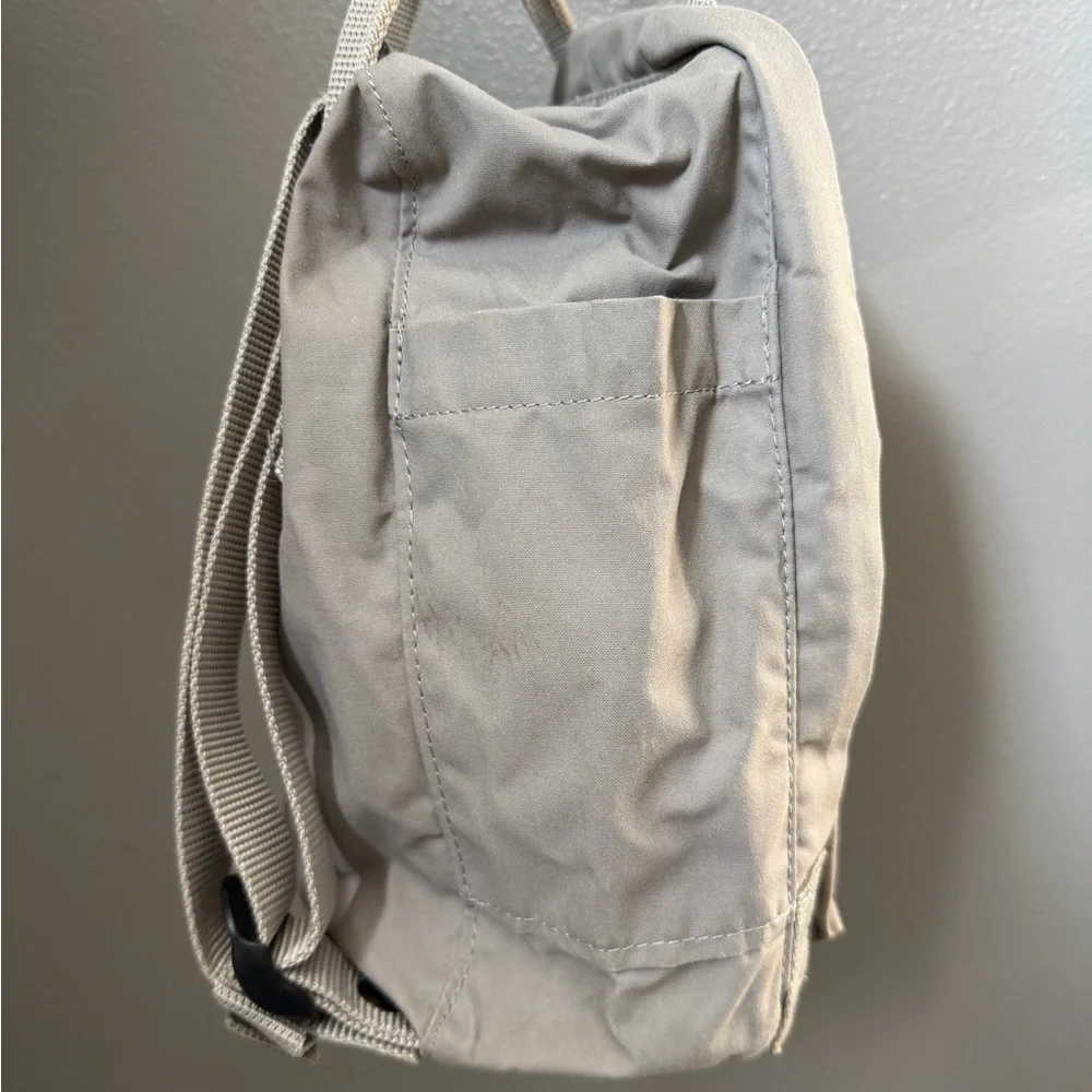 Fjallraven Kånken Mini Backpack in Light Gray - Picture 3 of 5